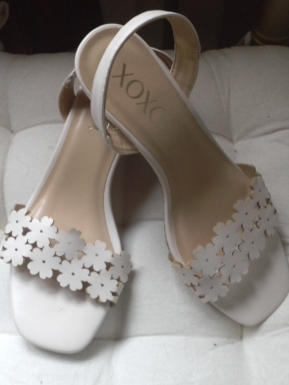NEW XOXO WHITE SANDEL SIZE 7